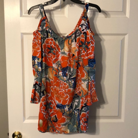 Peter Nygard cold shoulder blouse - Picture 2 of 4